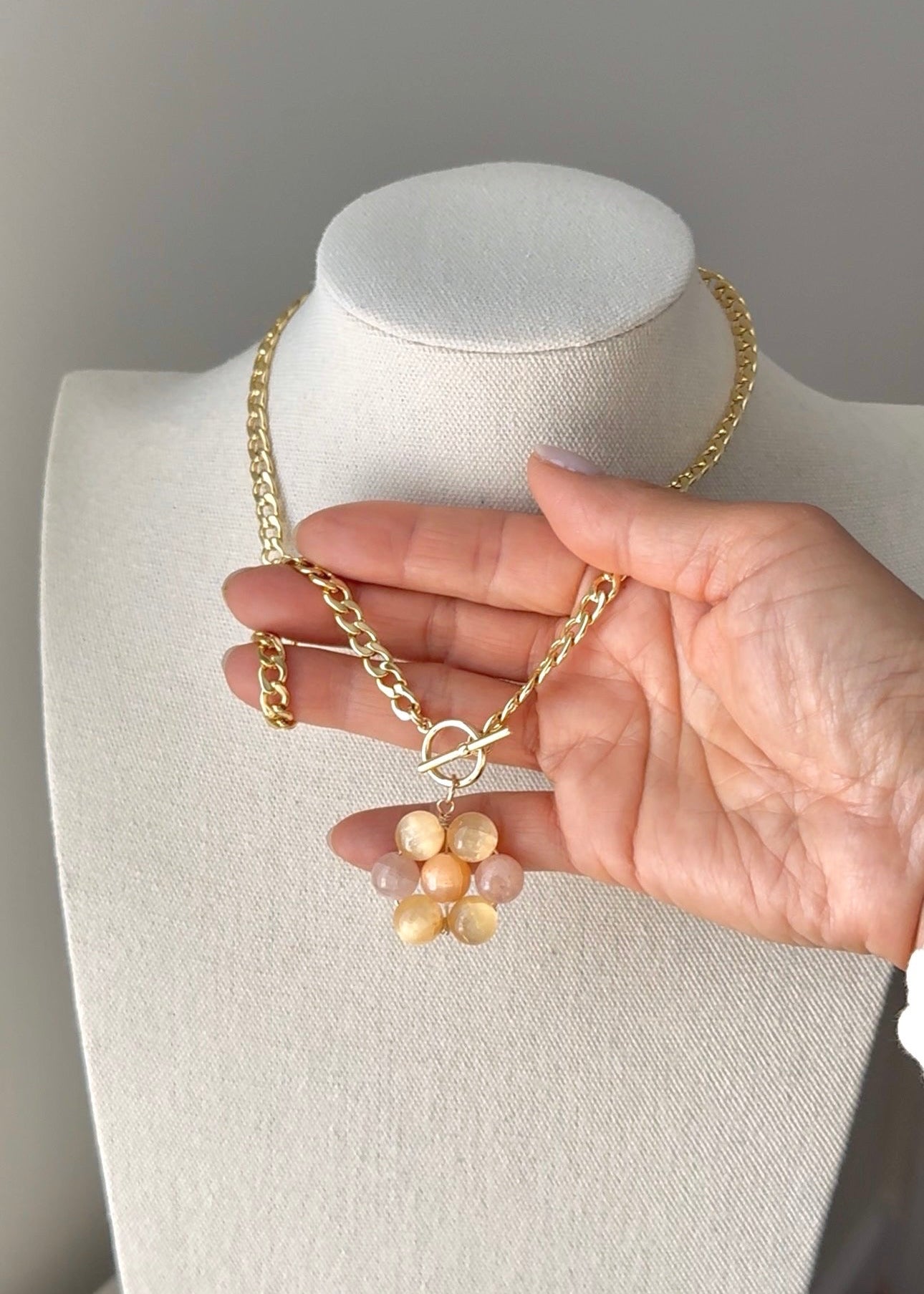 Flora Pendant — Apricot Glow